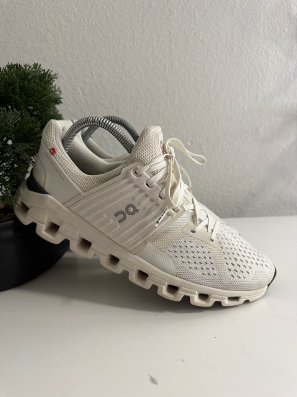 On Running Women's cloudswift Sneakers in Cream and Light Gray